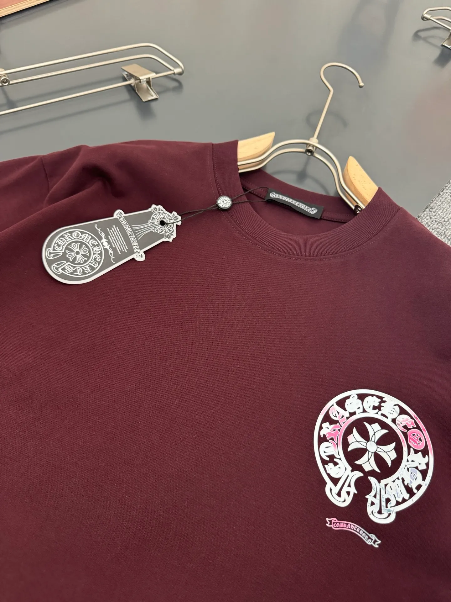 🅿️210 Chrome Hearts*320g heavyweight pure cotton T-shirt, thick, breathable and loose fit. Printed logo design. Spring and summer new round neck fashionable short-sleeved T-shirt. Comfortable against the skin, durable and easy to wear. The original factory is meticulous in craftsmanship. A must-have for casual and versatile colors. Color: Black Anchor Red. Size: S M L XL XXL.